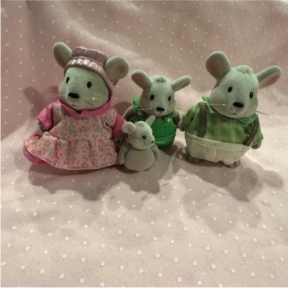 Li’l woodzeez Charming Mouse Family Toy Set - Picture 4 of 10